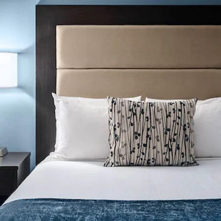 Ottawa Embassy Hotel & Suites Екстериор снимка