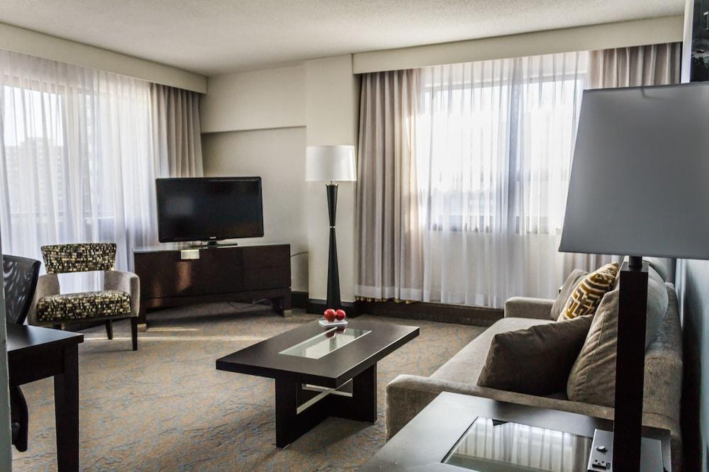 Ottawa Embassy Hotel & Suites Екстериор снимка