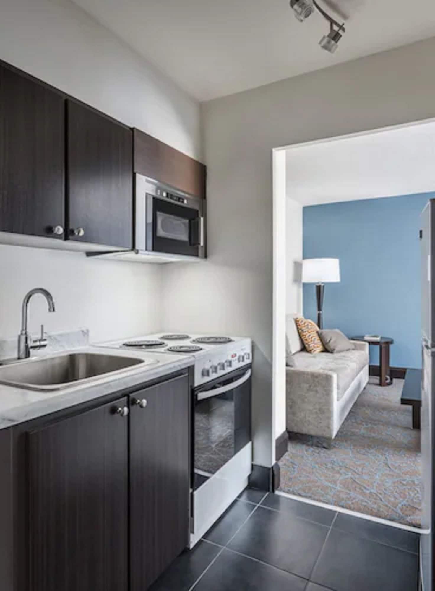 Ottawa Embassy Hotel & Suites Екстериор снимка